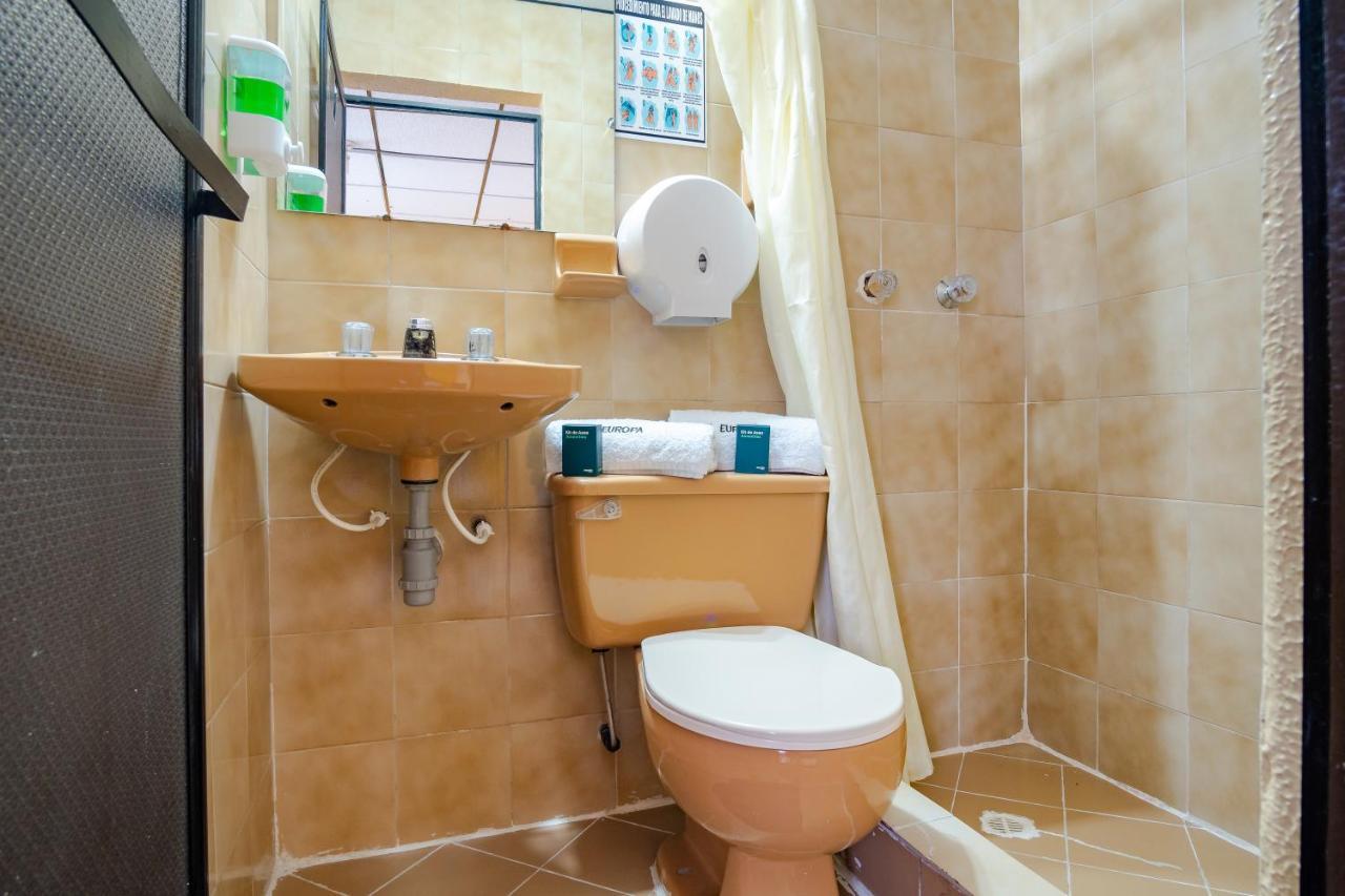 Ayenda Europa Hotel Bogota Bagian luar foto