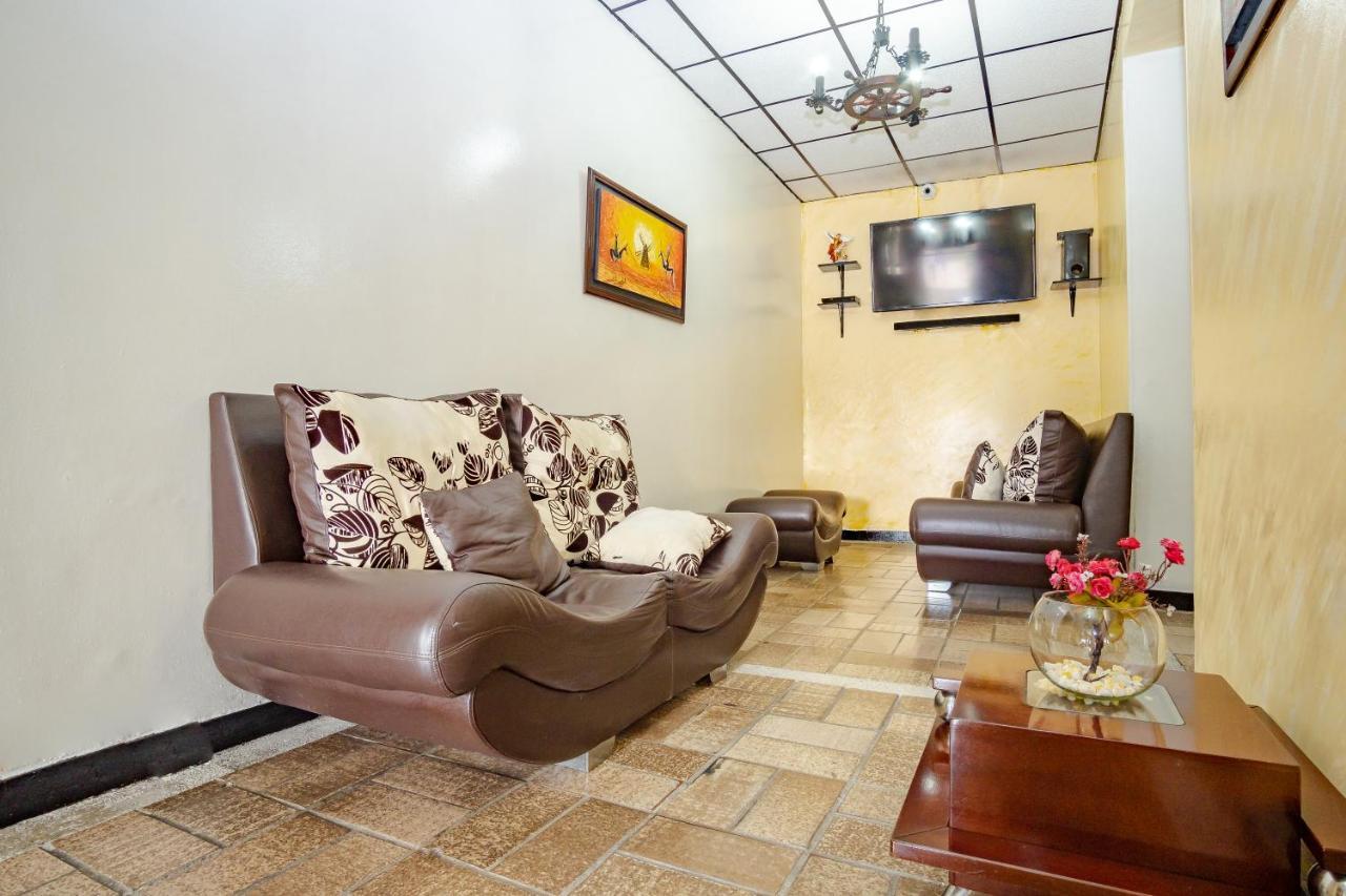Ayenda Europa Hotel Bogota Bagian luar foto