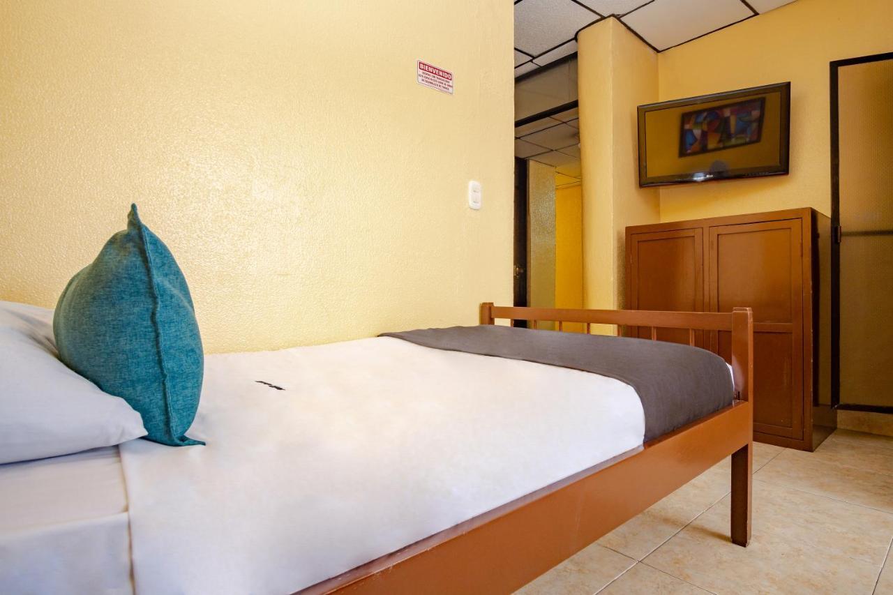 Ayenda Europa Hotel Bogota Bagian luar foto